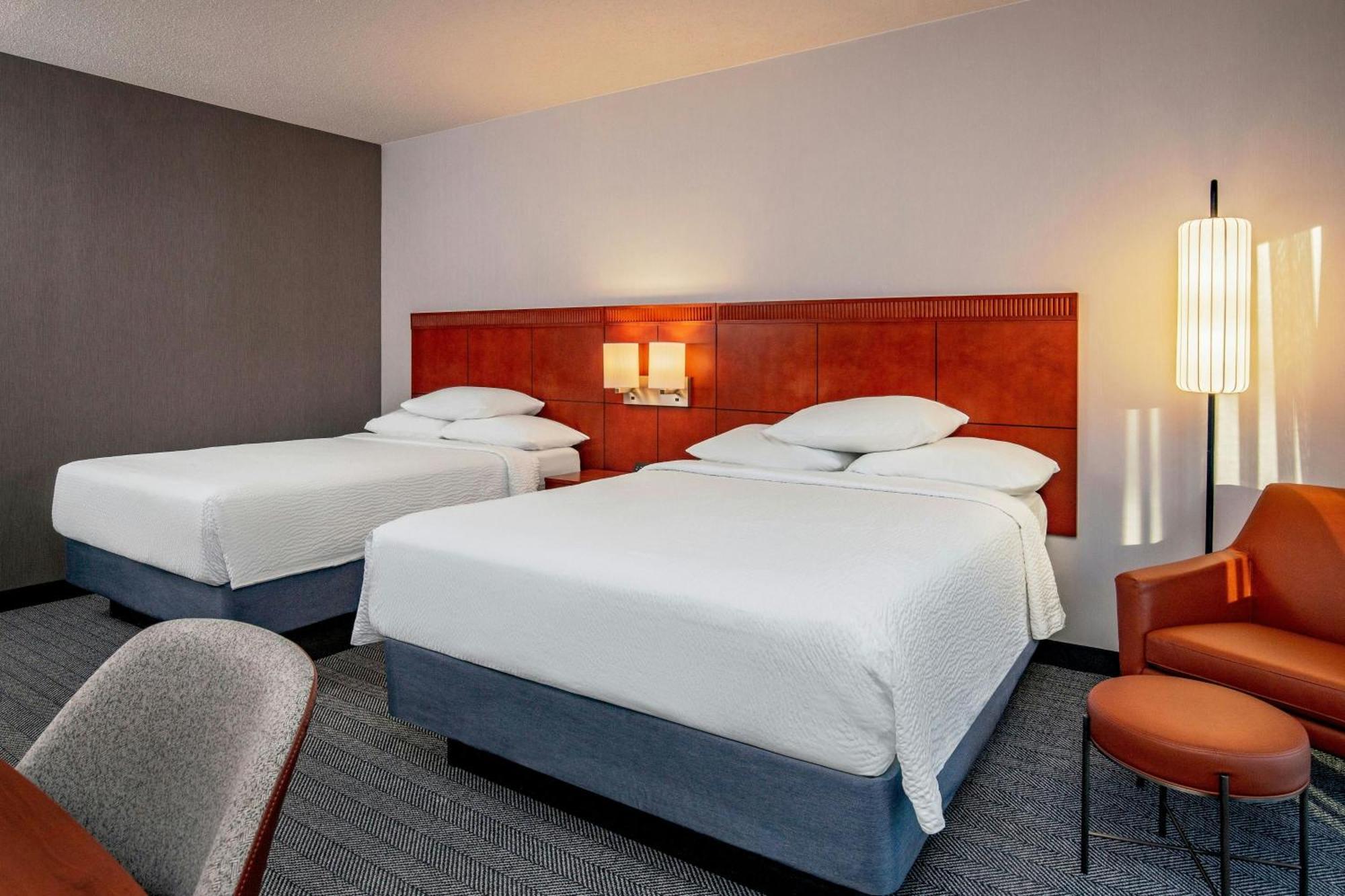 Hotel Courtyard By Marriott Boston 3*