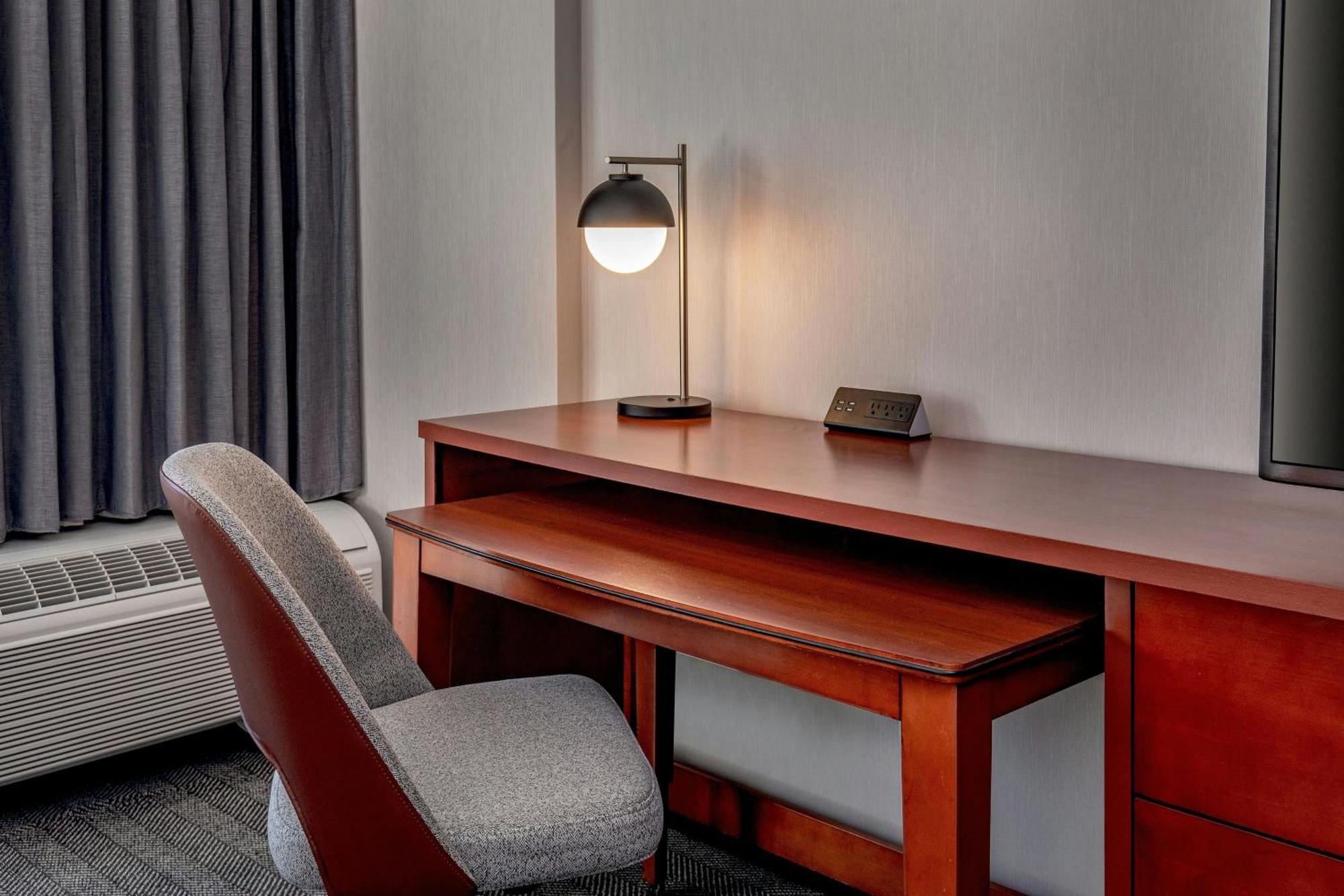 Courtyard By Marriott Boston Andover