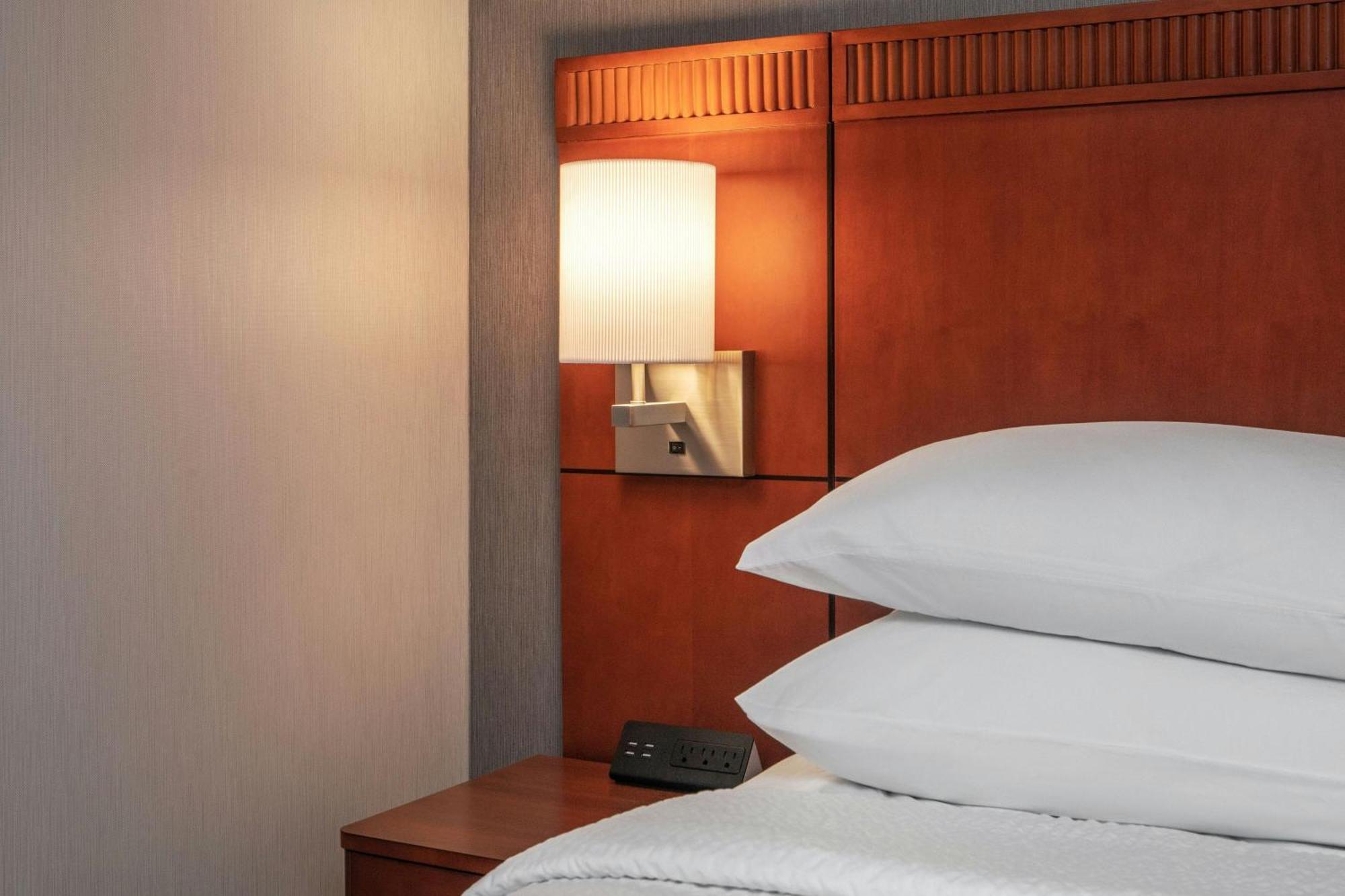 Courtyard By Marriott Boston