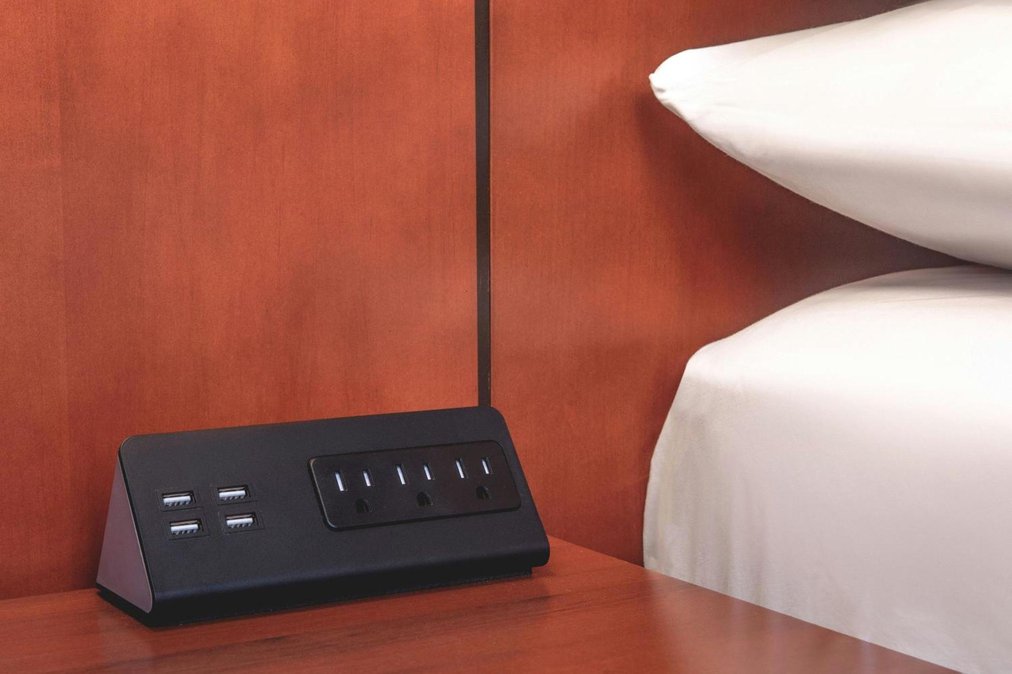 Courtyard By Marriott Boston Hotel 3*