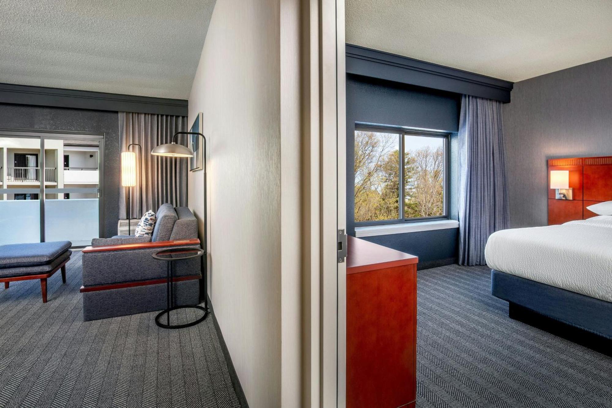 Courtyard By Marriott Boston Hotel 3*