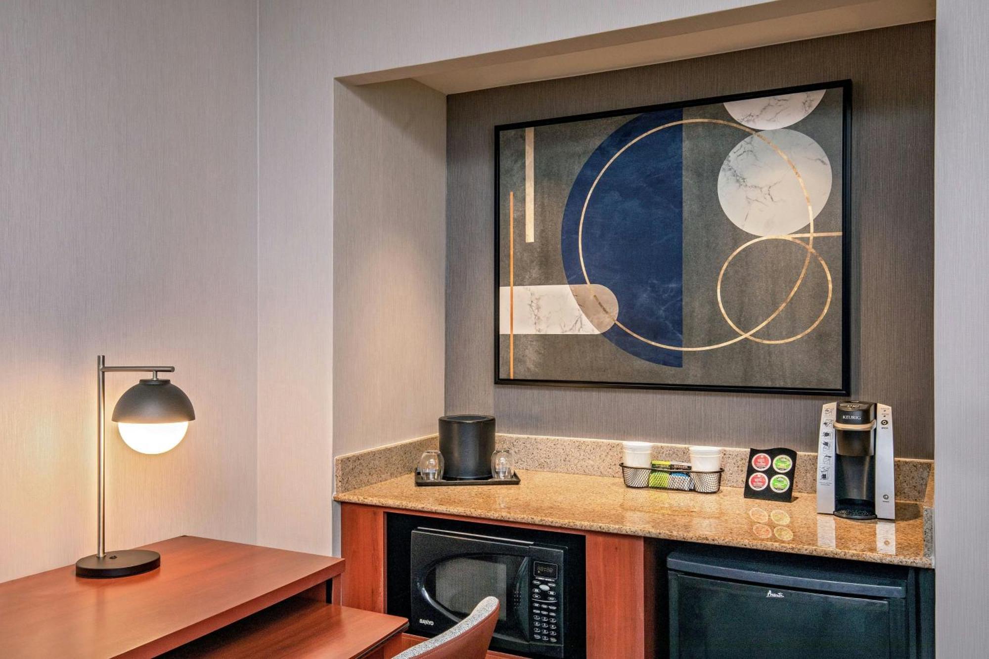 Hotel Courtyard By Marriott Boston 3*